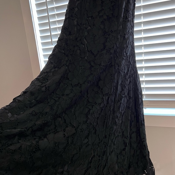 Black gown sz 8 - Picture 5 of 7